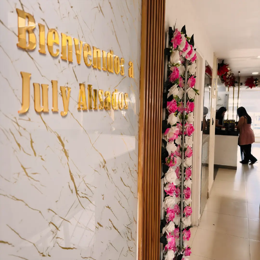 Foto 01 De July Mesa Alisados Y Belleza Capilar